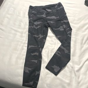 Athleta black camo leggings,excellent condition, pocket in each side of leg